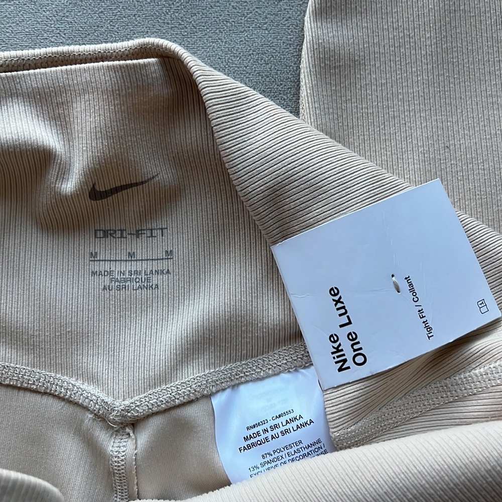 New Nike One Luxe Dri-FIT Rib Leggings in Sand Drift Size Medium - Picture 4 of 6